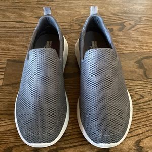 Skechers Men's Go Max-Athletic Air Mesh Slip on Walking Shoe Sneaker siz…